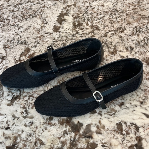 Saks Fifth Avenue Flats - Picture 2 of 3